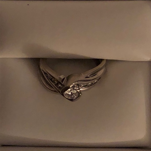 Diamond ring - Picture 16 of 16